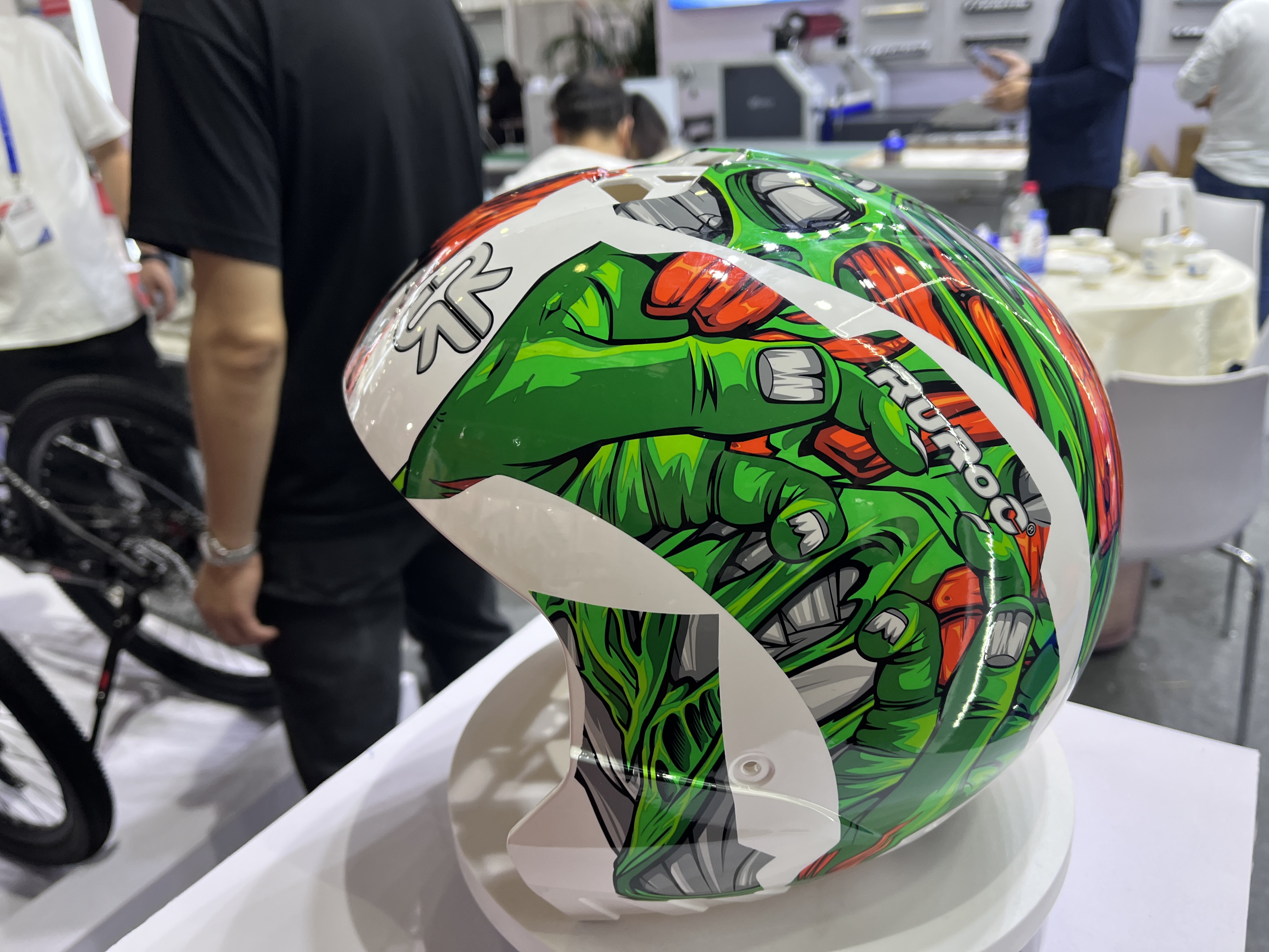 Tinta digunakake ing helm